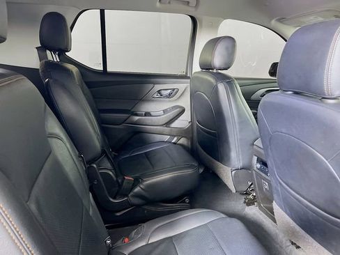 Used 2021 Chevrolet Traverse LT image 9