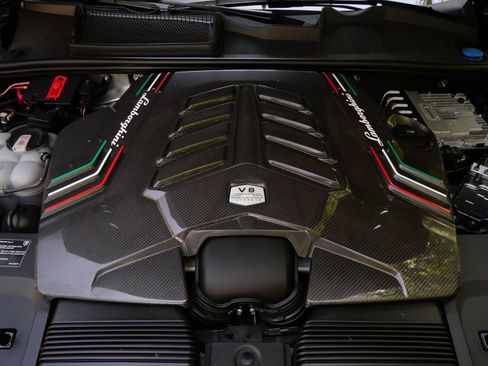 Used 2024 Lamborghini Urus Performante AWD/4WD image 23