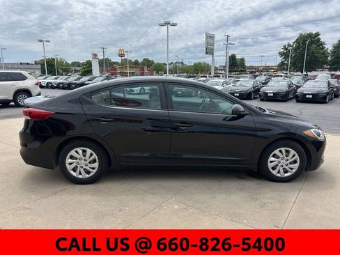 Used 2017 Hyundai Elantra SE w/ Cargo Package FWD image 5