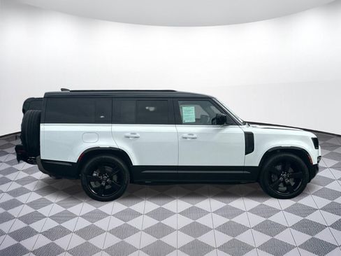 Certified 2024 Land Rover Defender 130 X-Dynamic SE AWD/4WD image 32