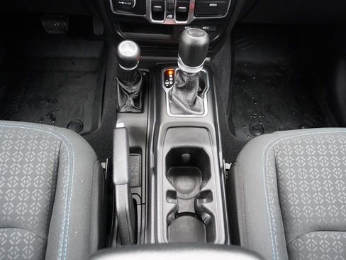 Used 2021 Jeep Wrangler Unlimited Islander image 25