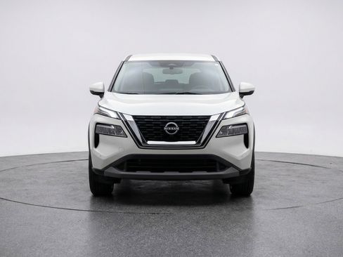Used 2025 Nissan Rogue SV AWD/4WD image 2