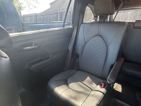 Used 2025 Toyota Highlander XSE AWD/4WD image 39