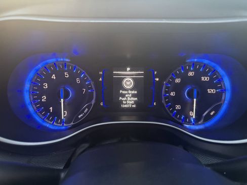 Used 2020 Chrysler Pacifica Touring-L image 23