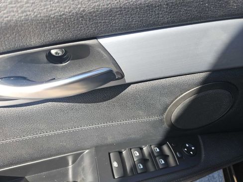 Used 2011 BMW Z4 sDrive35i image 16