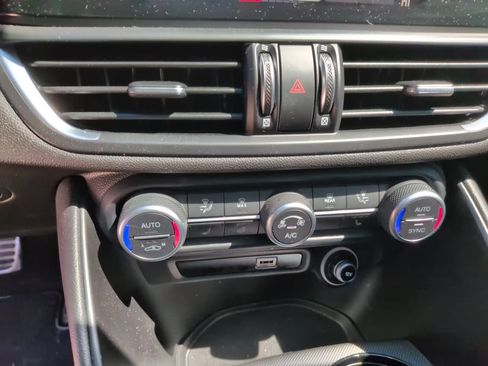 Used 2024 Alfa Romeo Giulia Veloce AWD/4WD image 30