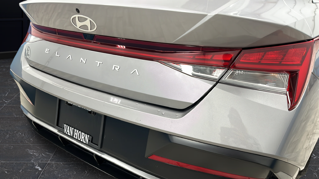 Used 2025 Hyundai Elantra SEL FWD image 36