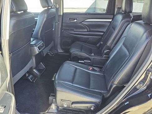 Used 2017 Toyota Highlander XLE FWD image 23