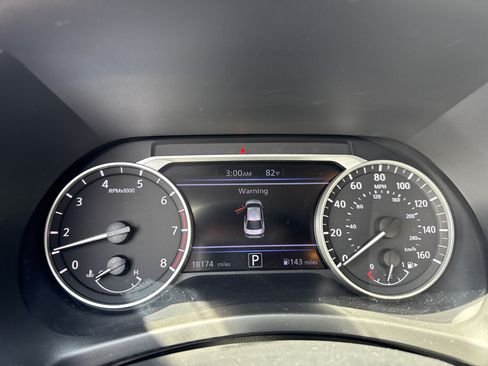 Used 2023 Nissan Sentra SR w/ Electronics Package FWD image 6