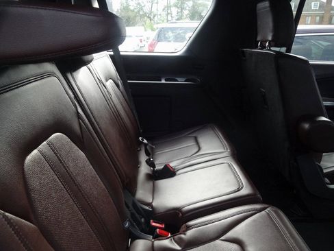 Used 2024 Ford Expedition Limited image 10