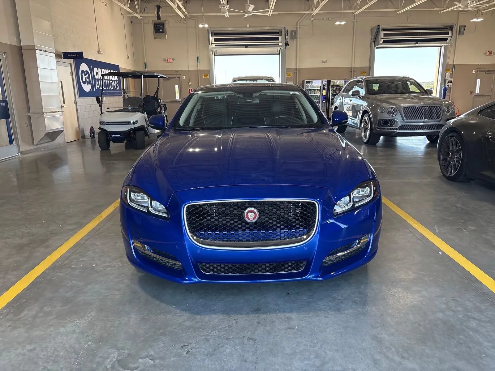 Used 2017 Jaguar XJ R-Sport RWD image 2