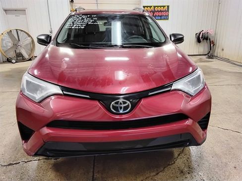 Used 2018 Toyota RAV4 LE AWD/4WD image 7