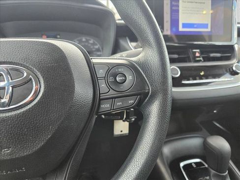 Used 2025 Toyota Corolla LE image 21