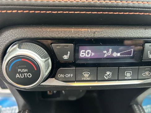 Used 2019 Nissan Kicks SR w/ SR Premium Package FWD image 18