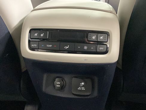 Used 2022 Hyundai Palisade Limited w/ Winter Package AWD/4WD image 32