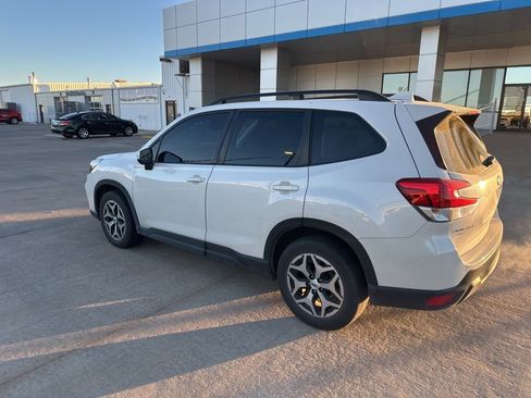Used 2020 Subaru Forester Premium image 29