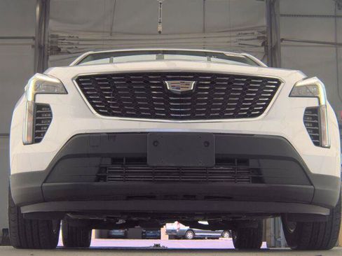 Used 2023 Cadillac XT4 Luxury w/ Cold Weather Package AWD/4WD image 10