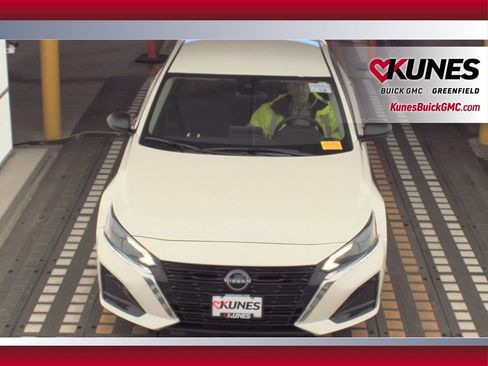 Used 2024 Nissan Altima 2.5 SV image 4