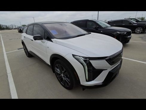 Used 2025 Cadillac Optiq Sport 2 AWD/4WD image 3