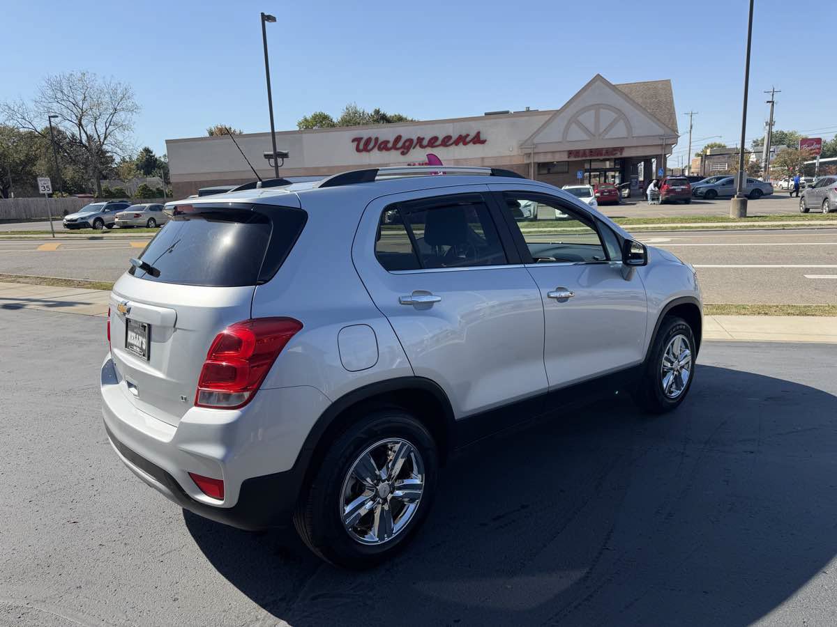 Used 2019 Chevrolet Trax LT w/ LT Convenience Package AWD/4WD image 5