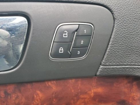 Used 2019 Lincoln MKT AWD image 12