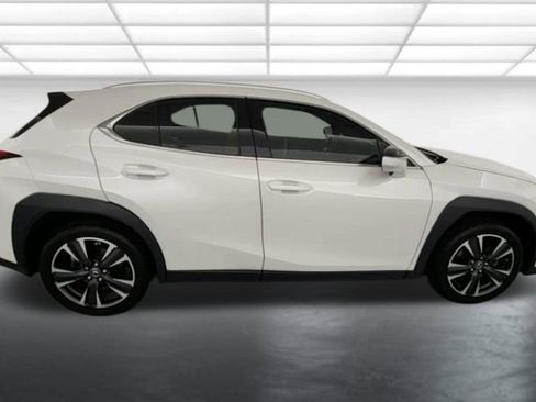 Used 2021 Lexus UX 200 w/ Accessory Package (Z2) FWD image 8