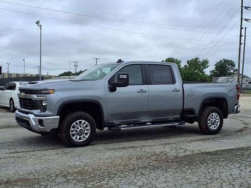 Used 2025 Chevrolet Silverado 2500 LT w/ Convenience Package AWD/4WD image 14