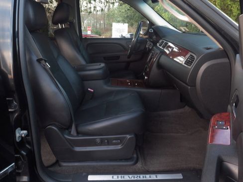 Used 2010 Chevrolet Suburban LTZ image 15