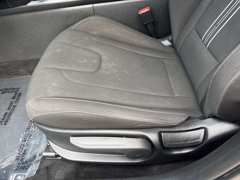 Used 2023 Hyundai Elantra SEL FWD image 19