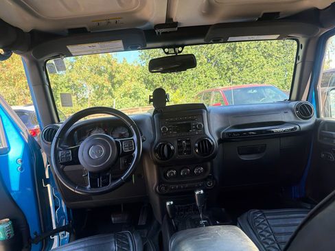 Used 2016 Jeep Wrangler Unlimited Sahara AWD/4WD image 11