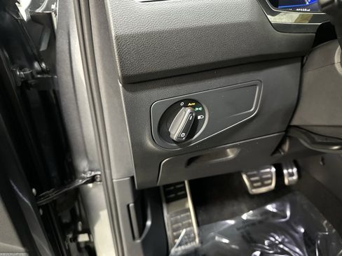 Used 2023 Volkswagen Tiguan SE R-Line FWD image 35