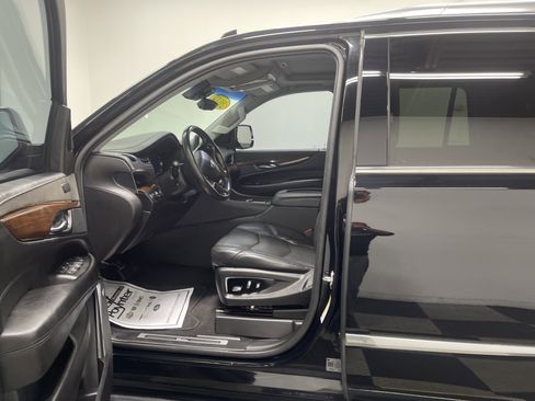 Used 2019 Cadillac Escalade Luxury image 9