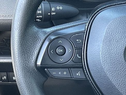 Used 2020 Toyota RAV4 XLE FWD image 13
