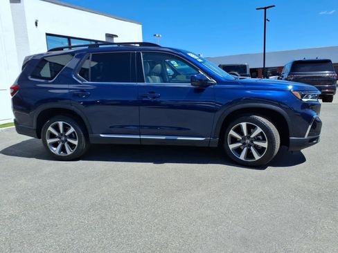 Used 2023 Honda Pilot Touring image 4