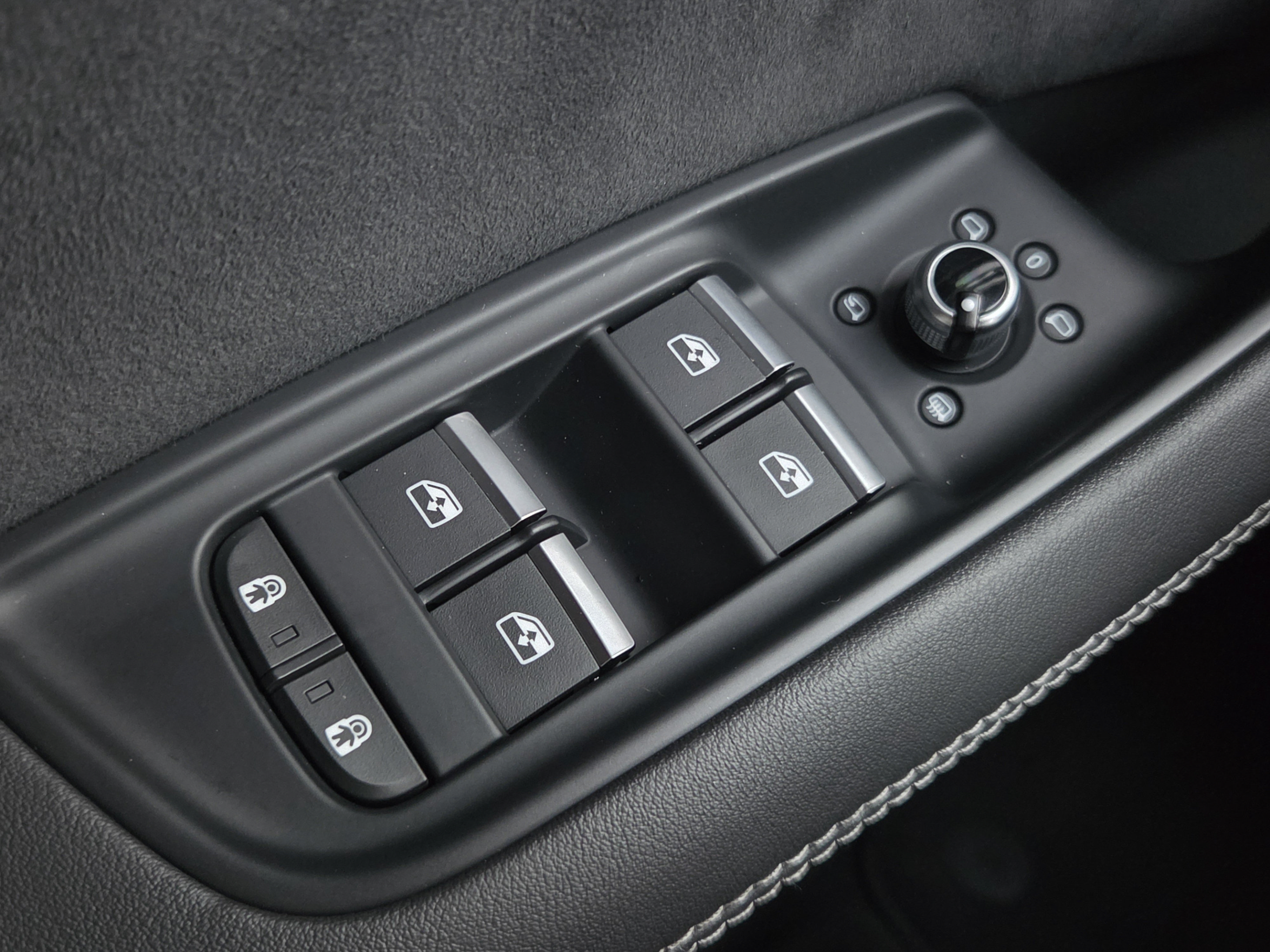 Used 2024 Audi SQ7 Premium Plus AWD/4WD image 33