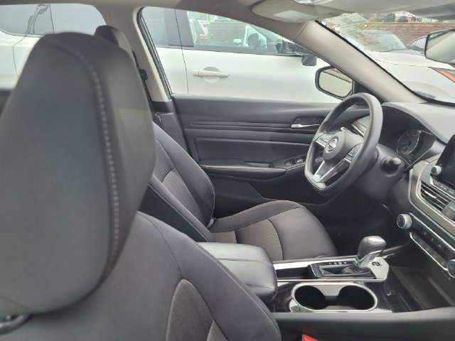 Used 2024 Nissan Altima 2.5 SV FWD image 4
