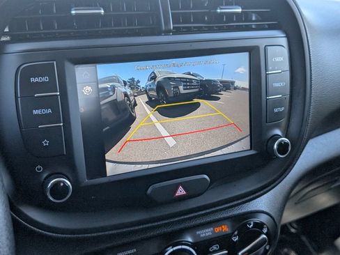 Used 2025 Kia Soul LX w/ LX Technology Package FWD image 18