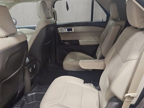 Used 2020 Ford Explorer Platinum w/ Premium Technology Package image 23