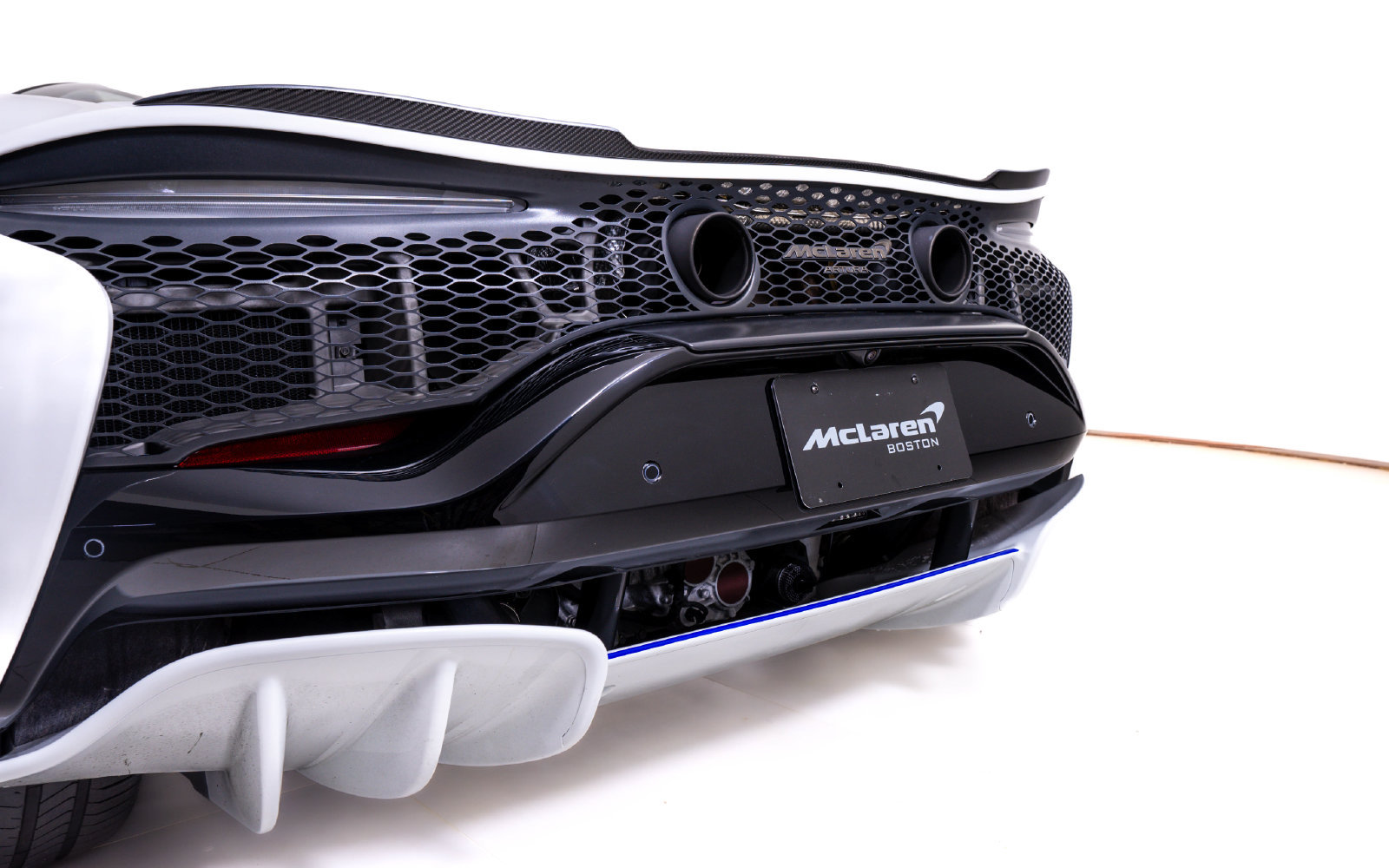 Used 2025 McLaren Artura Spider RWD image 14