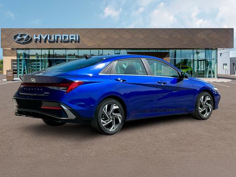 New 2025 Hyundai Elantra Limited FWD image 8