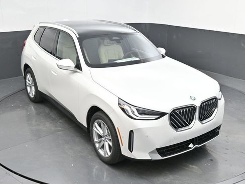 Certified 2025 BMW X3 xDrive30i w/ Premium Package image 39