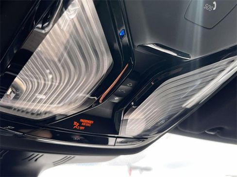 Used 2022 BMW 530e w/ Premium Package image 38