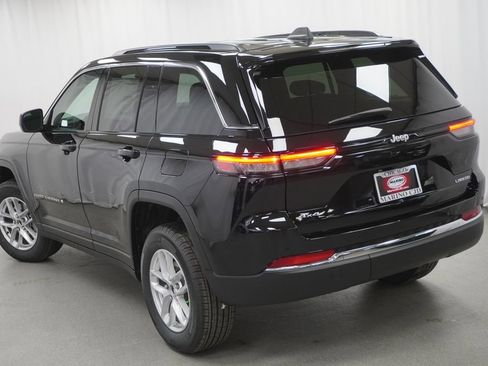 New 2026 Jeep Grand Cherokee Laredo AWD/4WD image 11