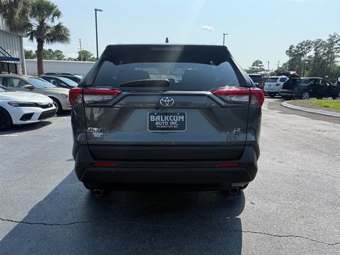 Used 2020 Toyota RAV4 LE FWD image 4