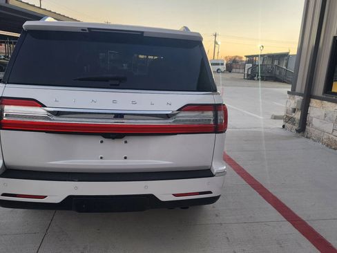 Used 2019 Lincoln Navigator Reserve image 8
