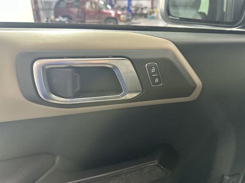 Used 2024 Ford Bronco Wildtrak image 21