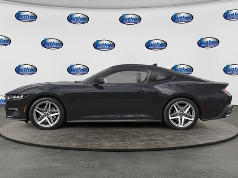 Used 2024 Ford Mustang Coupe RWD image 3