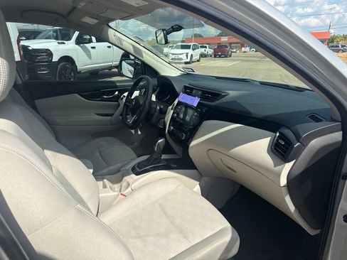 Used 2018 Nissan Rogue Sport SV FWD image 18