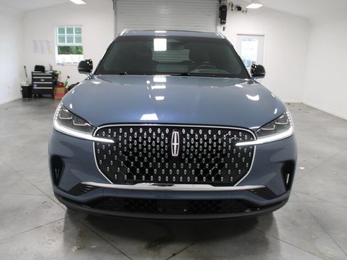 Used 2025 Lincoln Aviator Reserve w/ Equipment Group 201A AWD/4WD image 3
