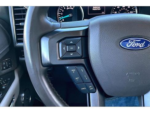 Used 2021 Ford Expedition Limited image 11